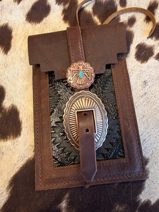 Back cinch saddle cell phone holder