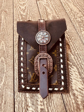 Load image into Gallery viewer, Back cinch saddle cell phone holder
