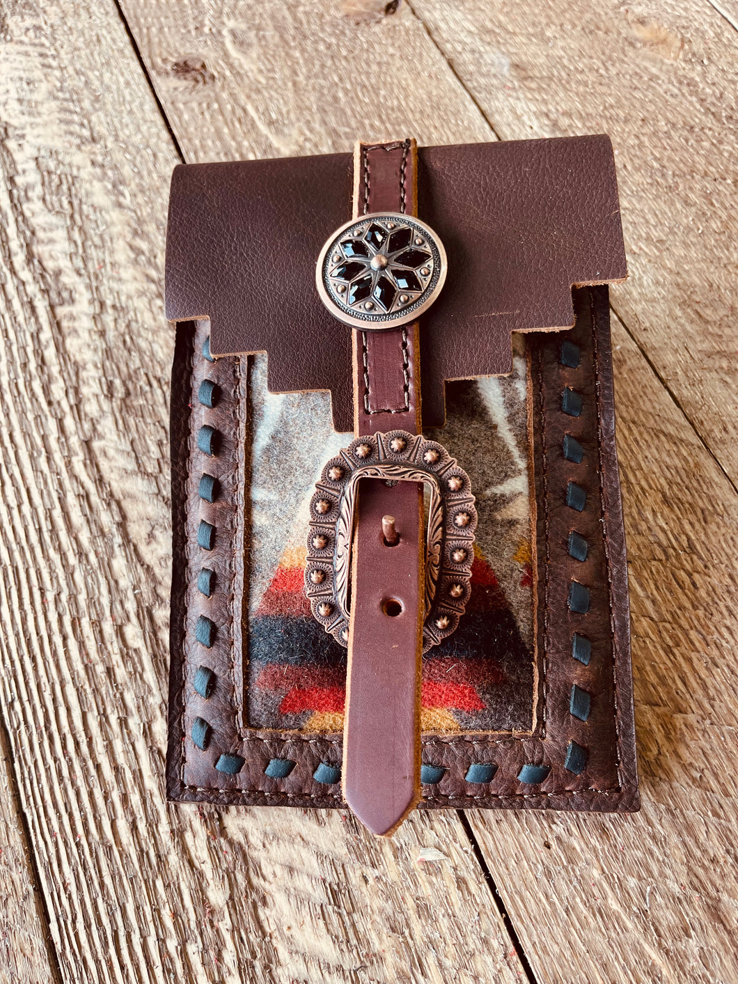 Back cinch saddle cell phone holder