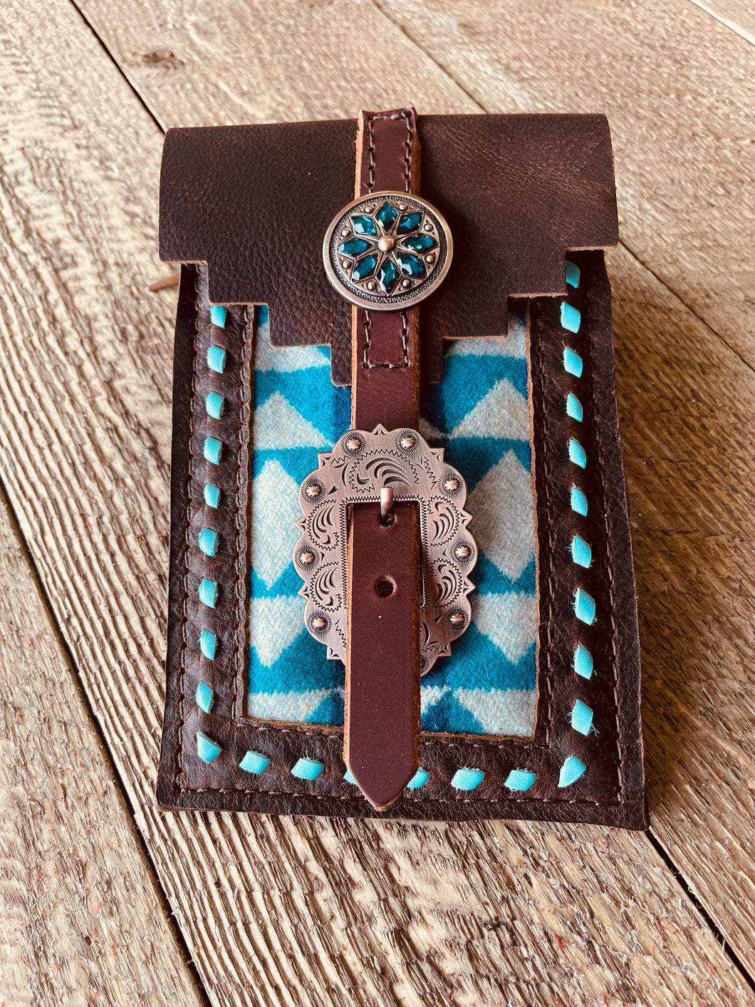 Back cinch saddle cell phone holder
